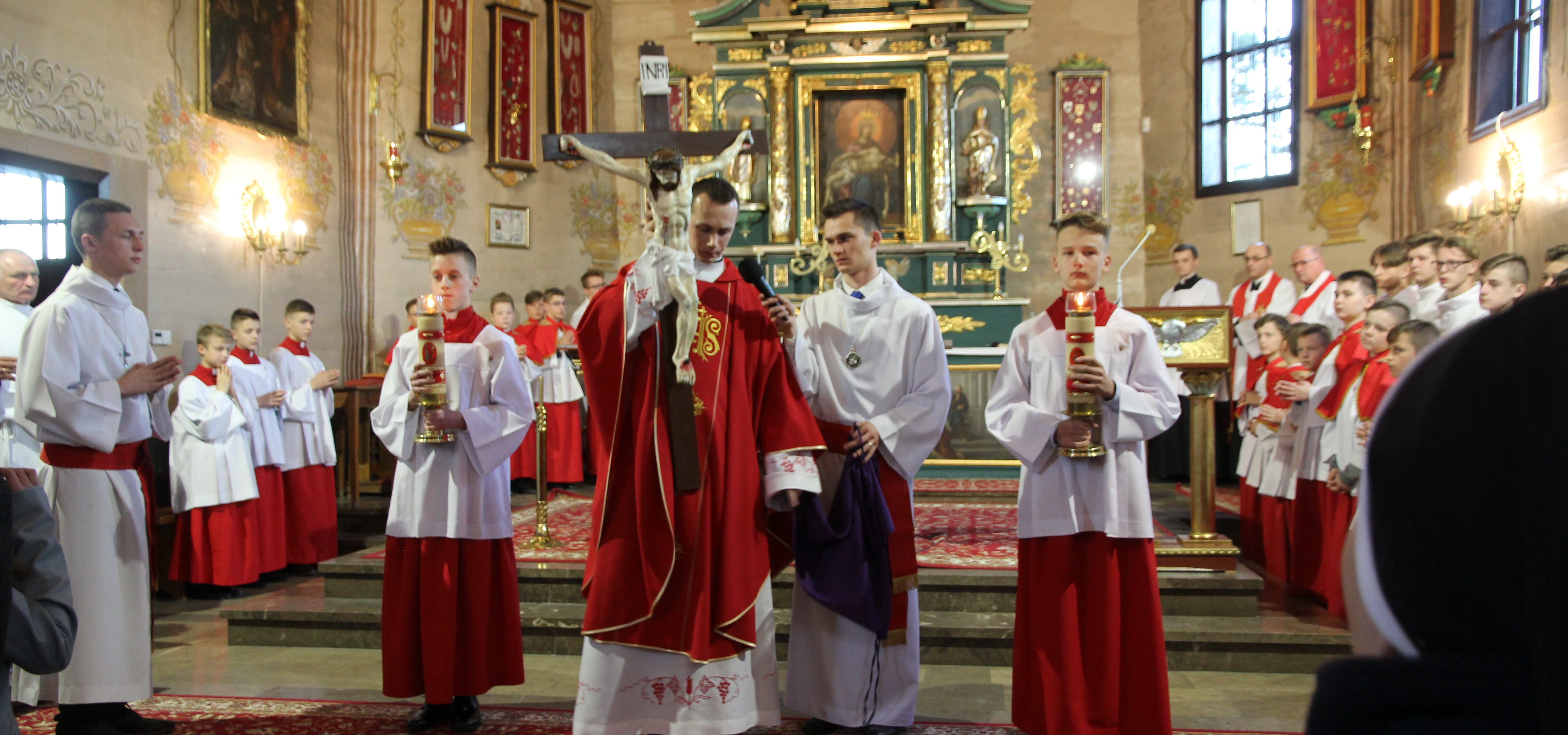 WIELKI PIĄTEK - celebra Męki i Śmierci Pana Jezusa 2019